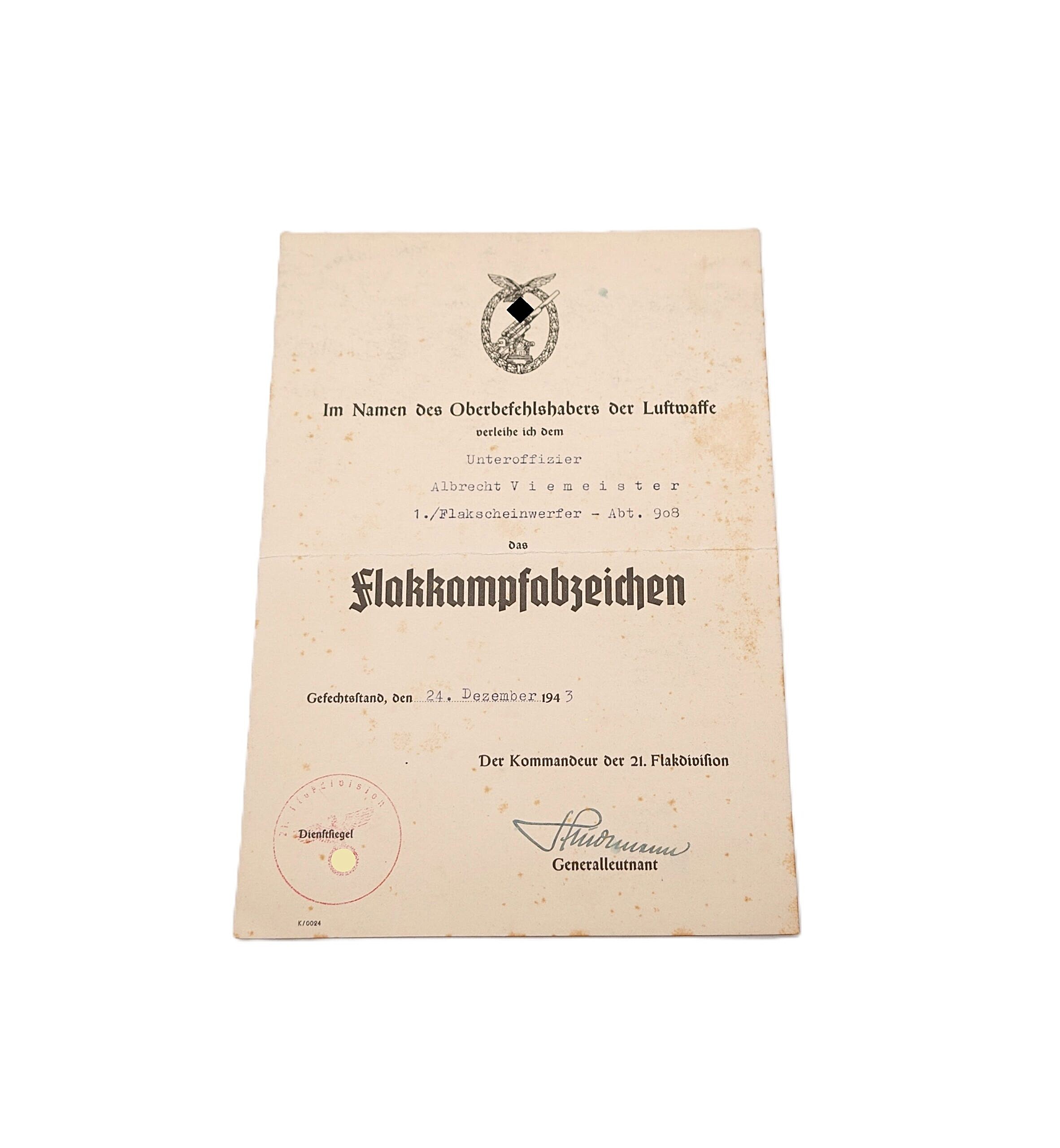 Schmuckurkunde zum Flakkampfabzeichen der Luftwaffe – Mit aufgedruckten Abzeichen – 1./ Flakscheinwerfer-Abt. 908 – FKA – Verleihungsurkunde – Urkunde